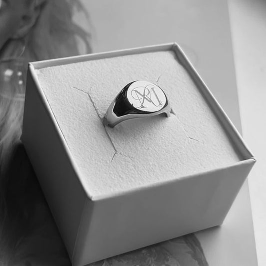 Monogram Round Signet Ring Sølv
